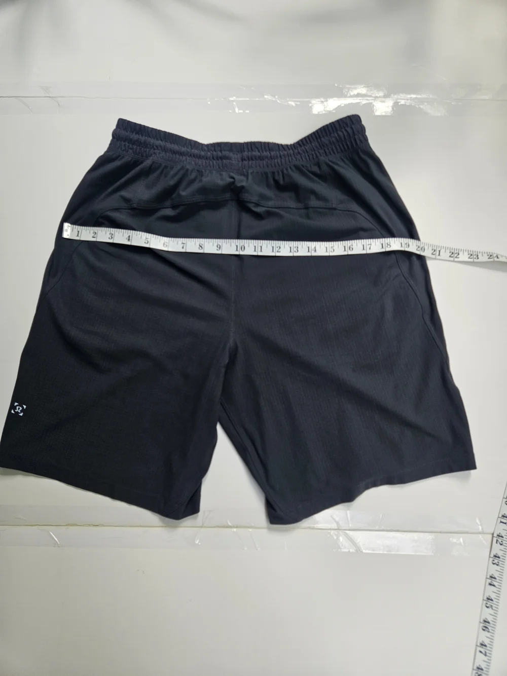 Lululemon Men's Black Textured Athletic Gym Running Shorts Size M Zip Pocket